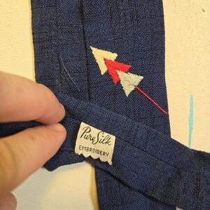 Vintage 1950s Pure Silk Tie Embroidered Navy‎ Blue Tie with Arrow Design 51" USA